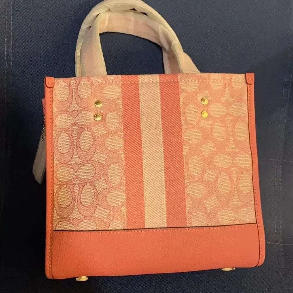 Coach Dempsey 22 Tote bag - Picture 2 of 6